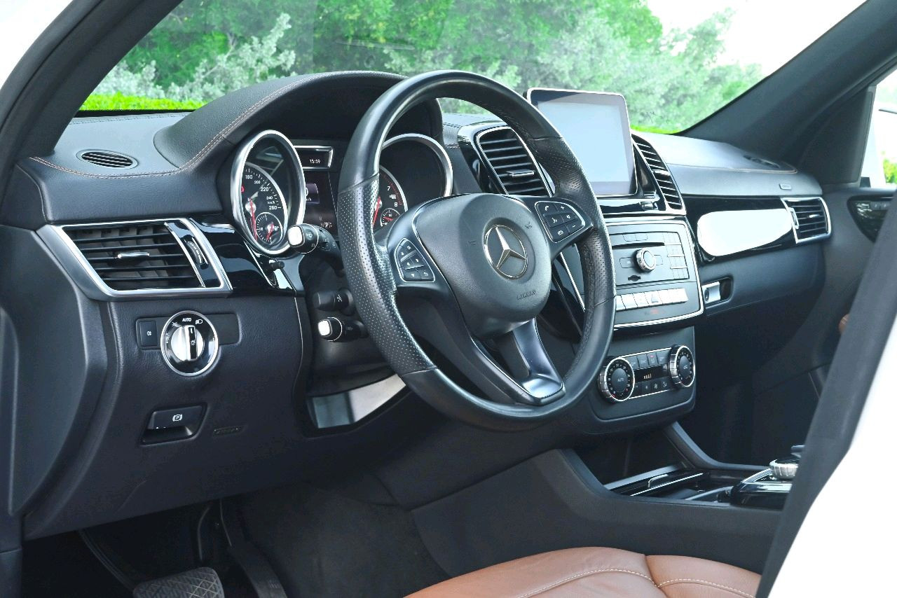 Mercedes Benz GLE SUV - Image 4