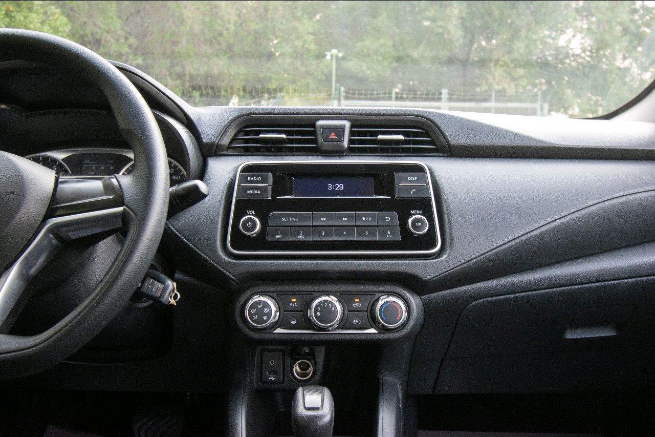 Nissan Sunny - Image 10