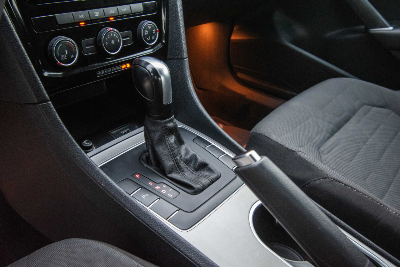 Volkswagen Passat - Image 7
