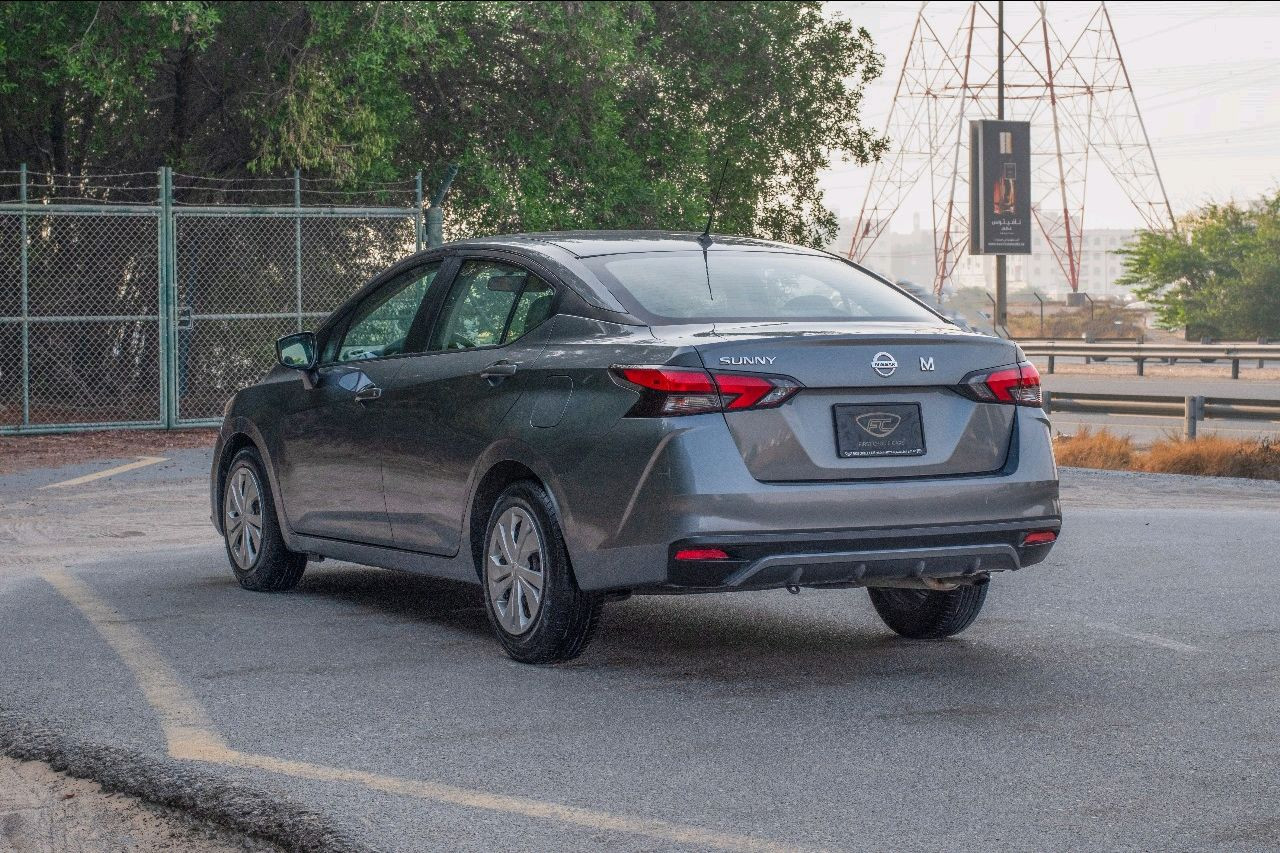 Nissan Sunny - Image 9