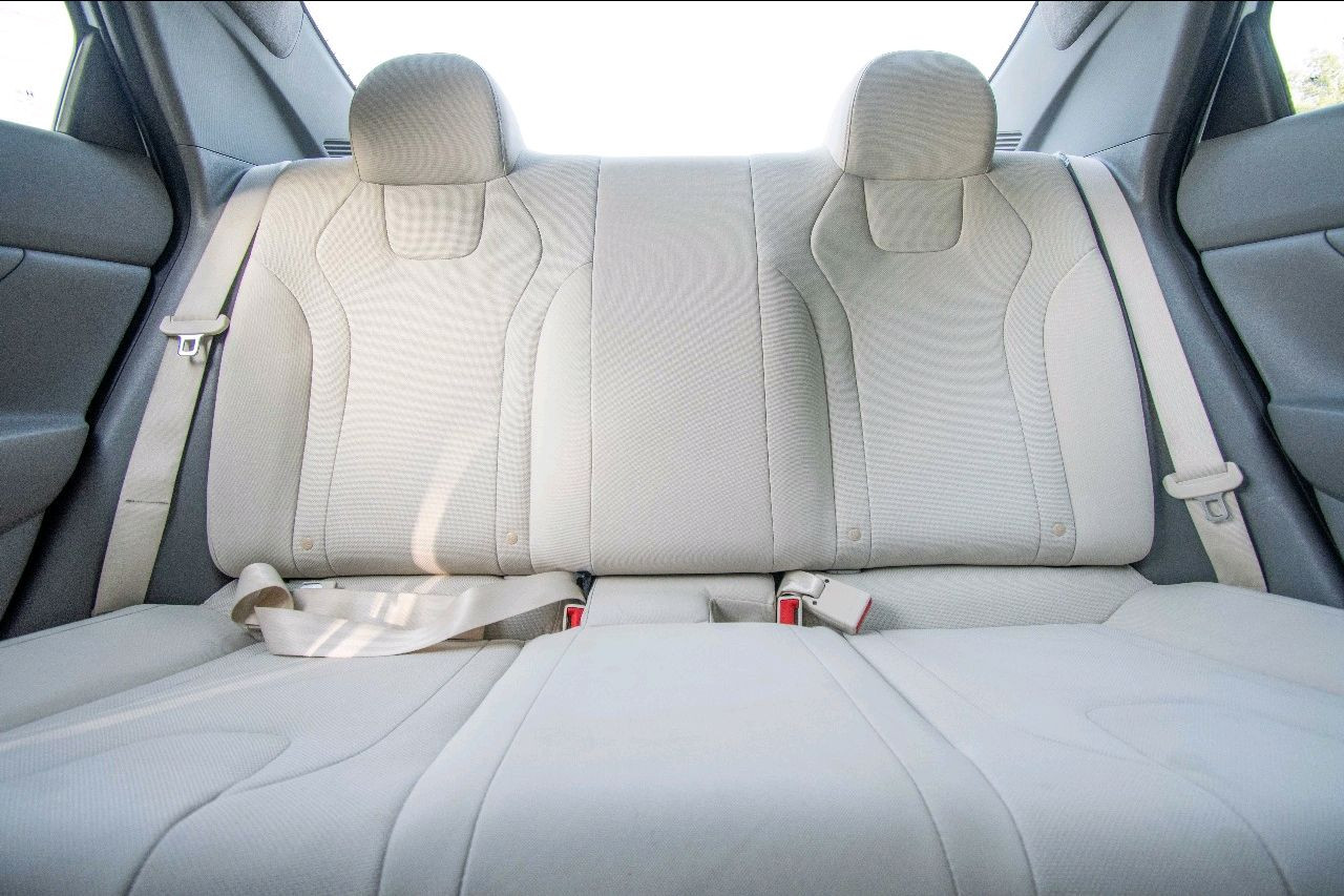 Hyundai Elantra - Image 18