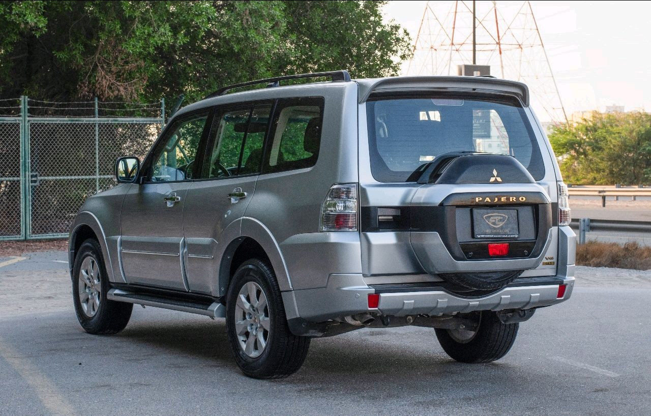 Mitsubishi Pajero - Image 7