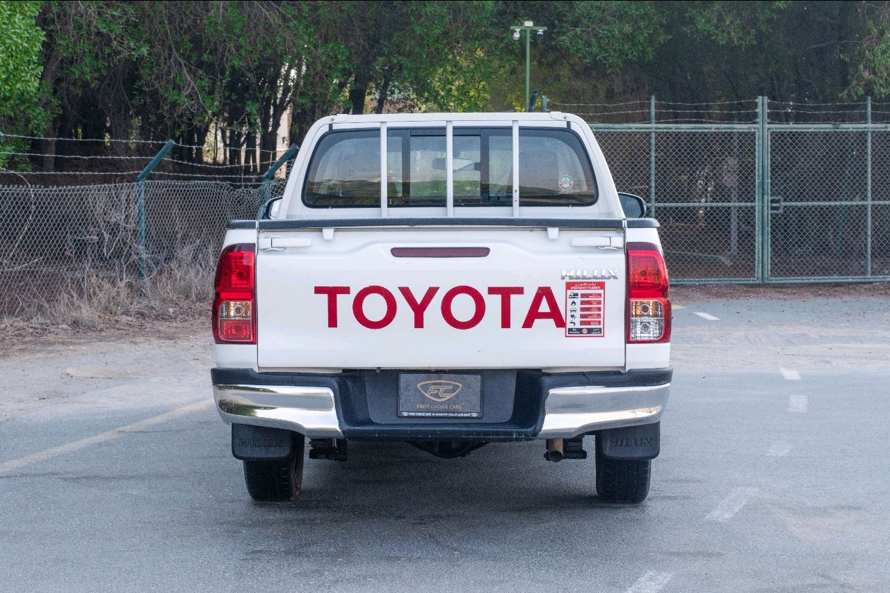 Toyota Hilux - Image 8