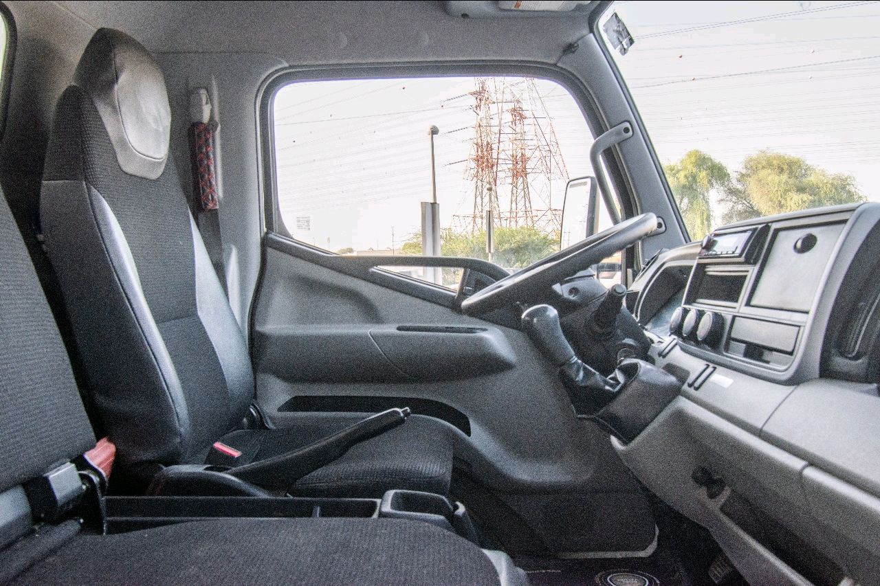 Mitsubishi Canter - Image 3