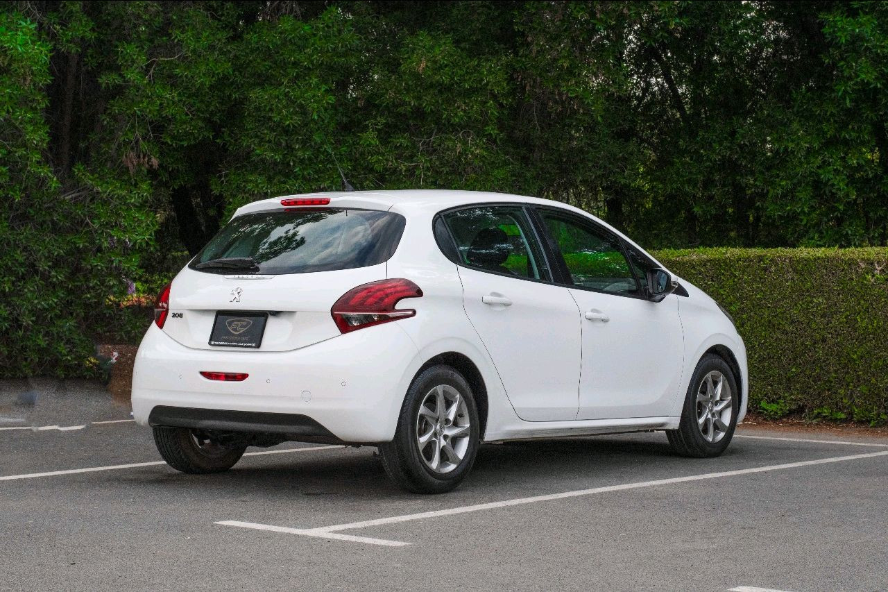 Peugeot 208 - Image 2