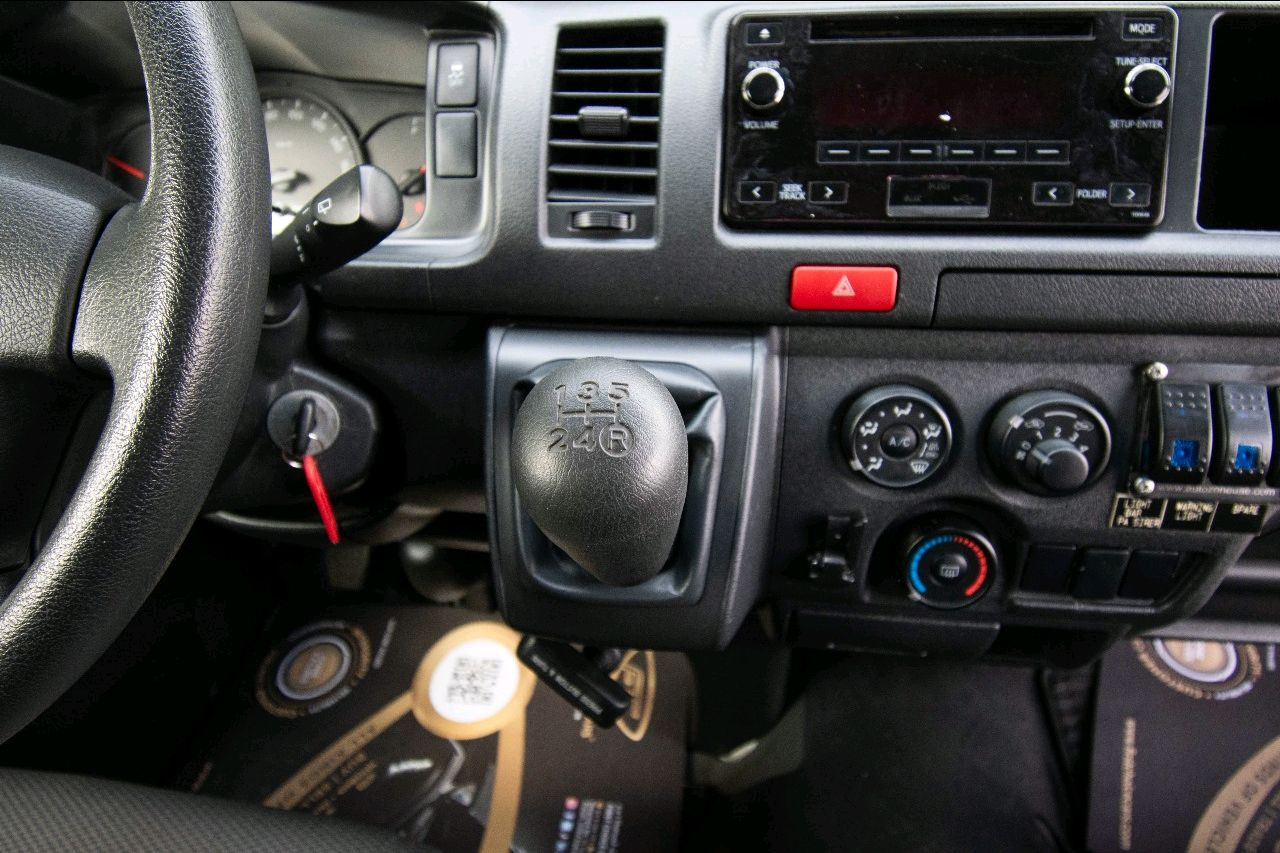 Toyota Hiace - Image 8