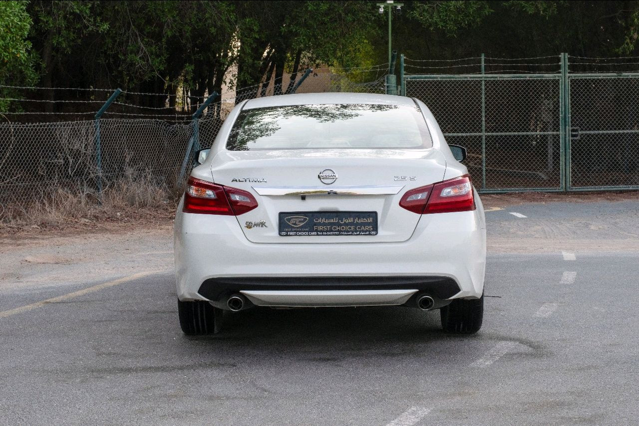 Nissan Altima - Image 8