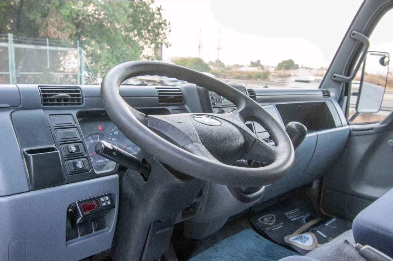 Mitsubishi Canter - Image 9