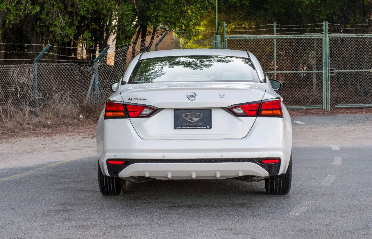 Nissan Altima - Image 6