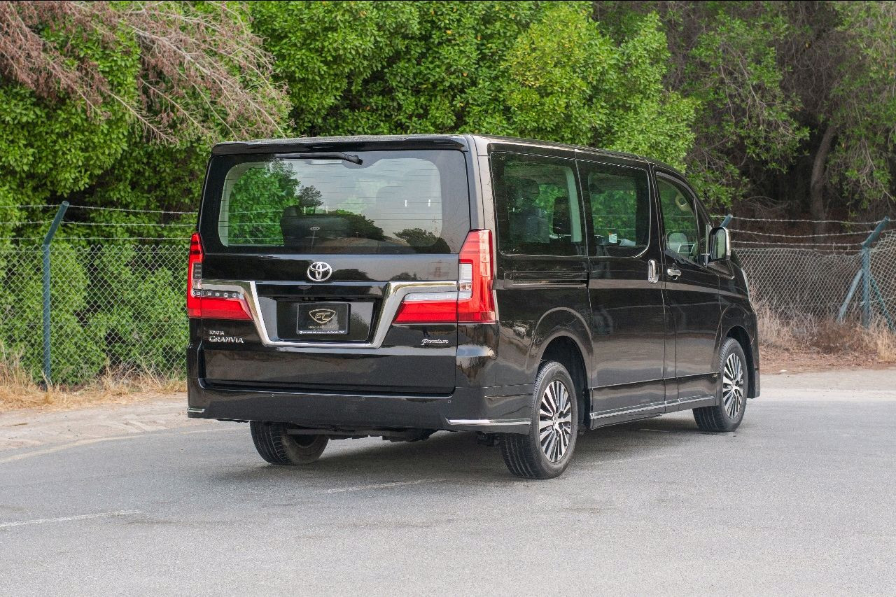 Toyota Granvia - Image 10