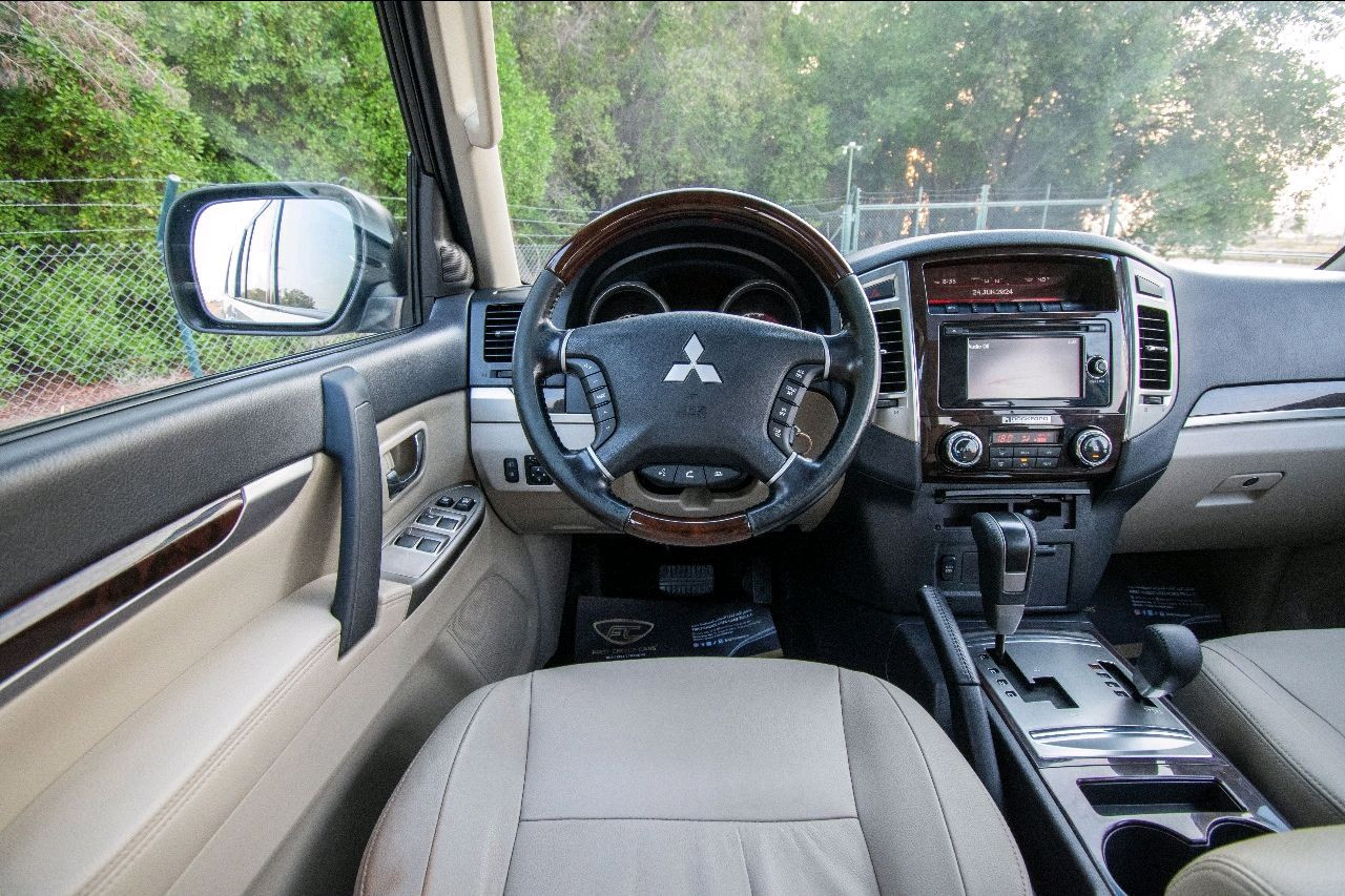 Mitsubishi Pajero - Image 9