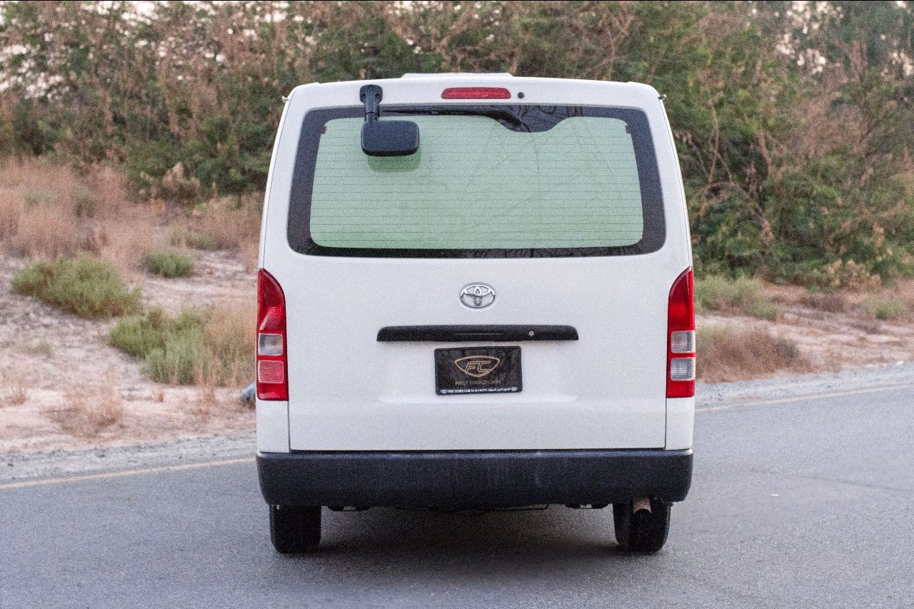 Toyota Hiace - Image 5