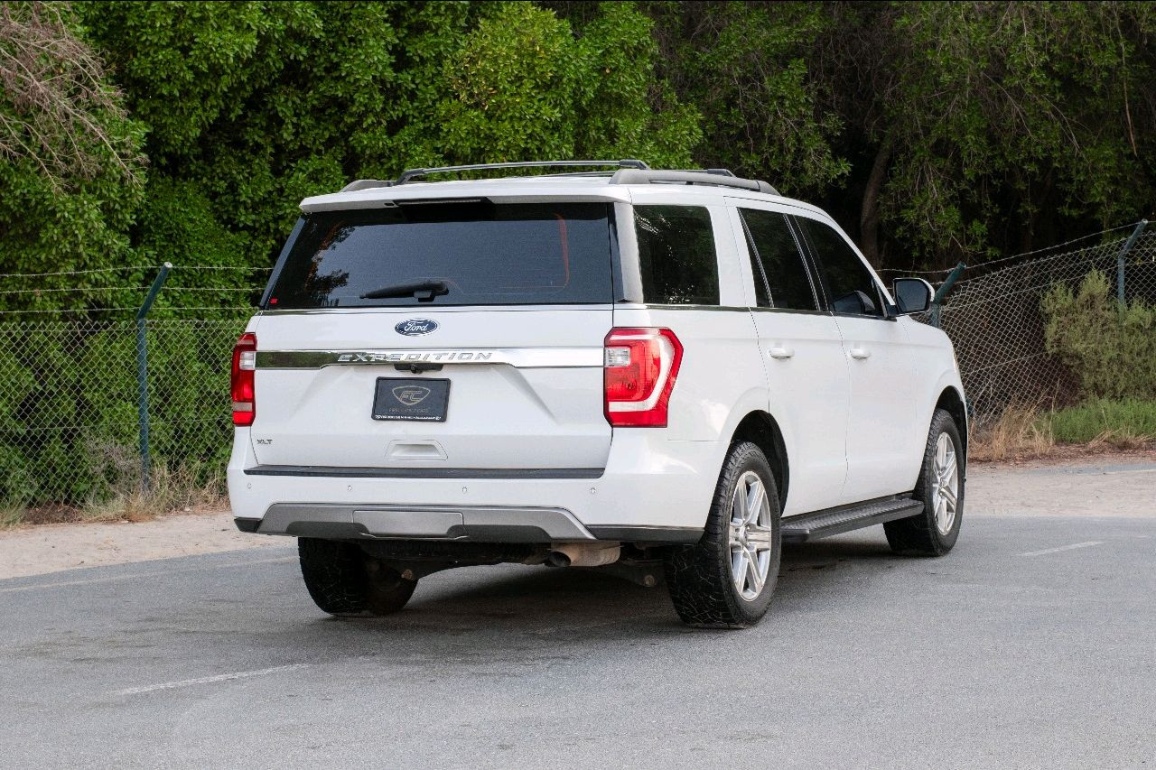 Ford Expedition - Image 4