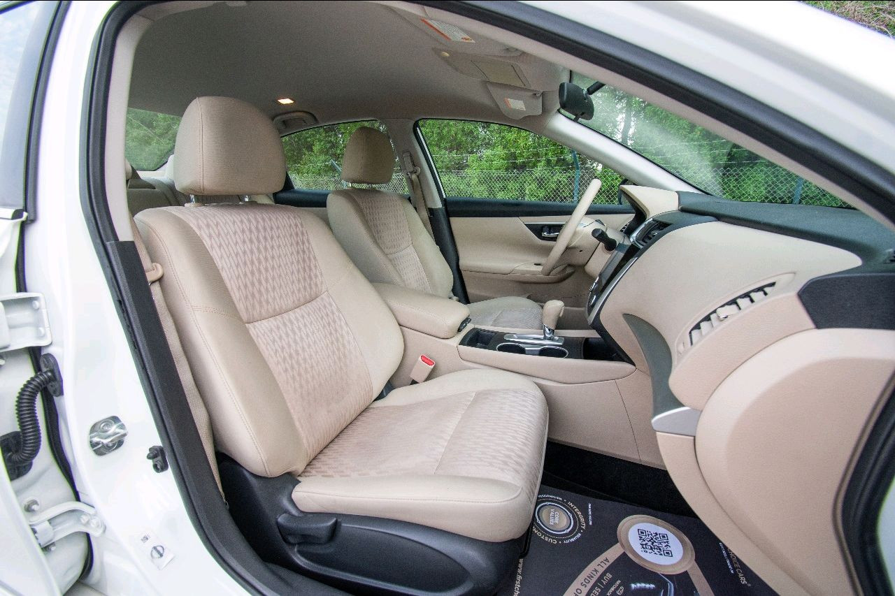 Nissan Altima - Image 10