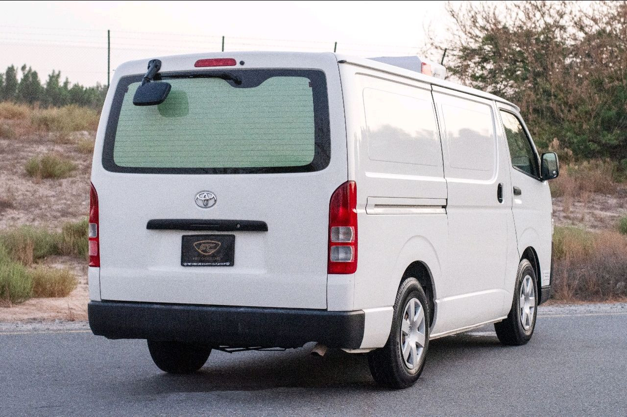 Toyota Hiace - Image 6