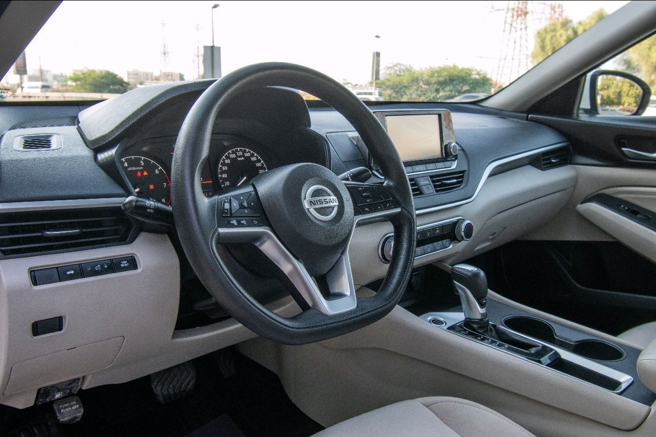 Nissan Altima - Image 9