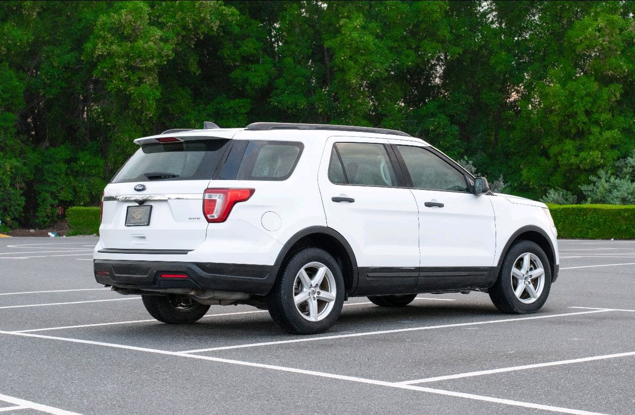 Ford Explorer - Image 8