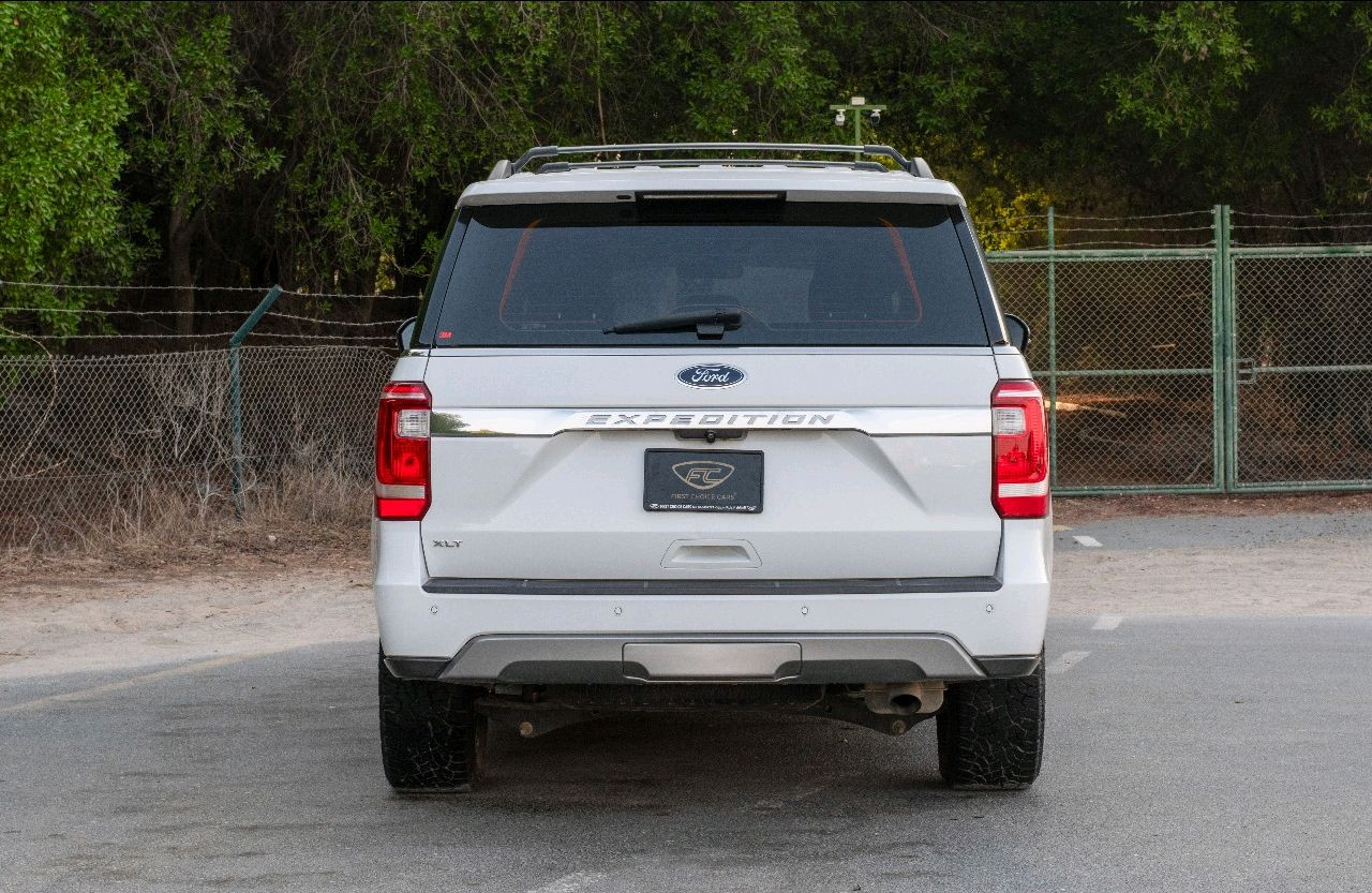 Ford Expedition - Image 10