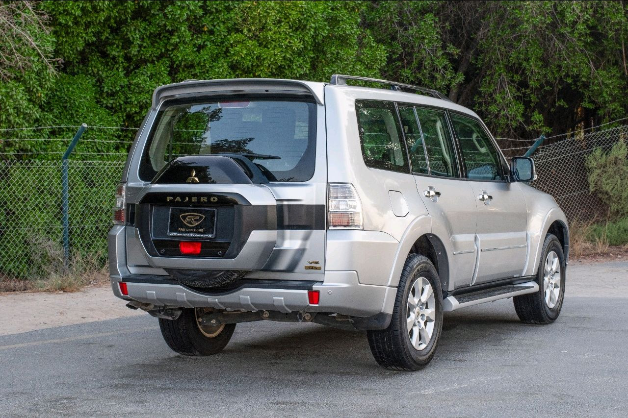Mitsubishi Pajero - Image 12