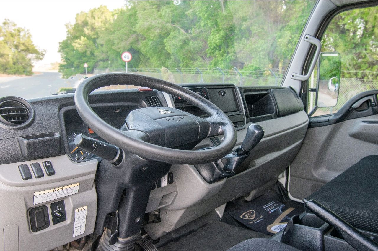 Mitsubishi Canter - Image 10