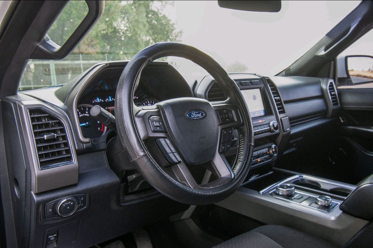 Ford Expedition - Image 5