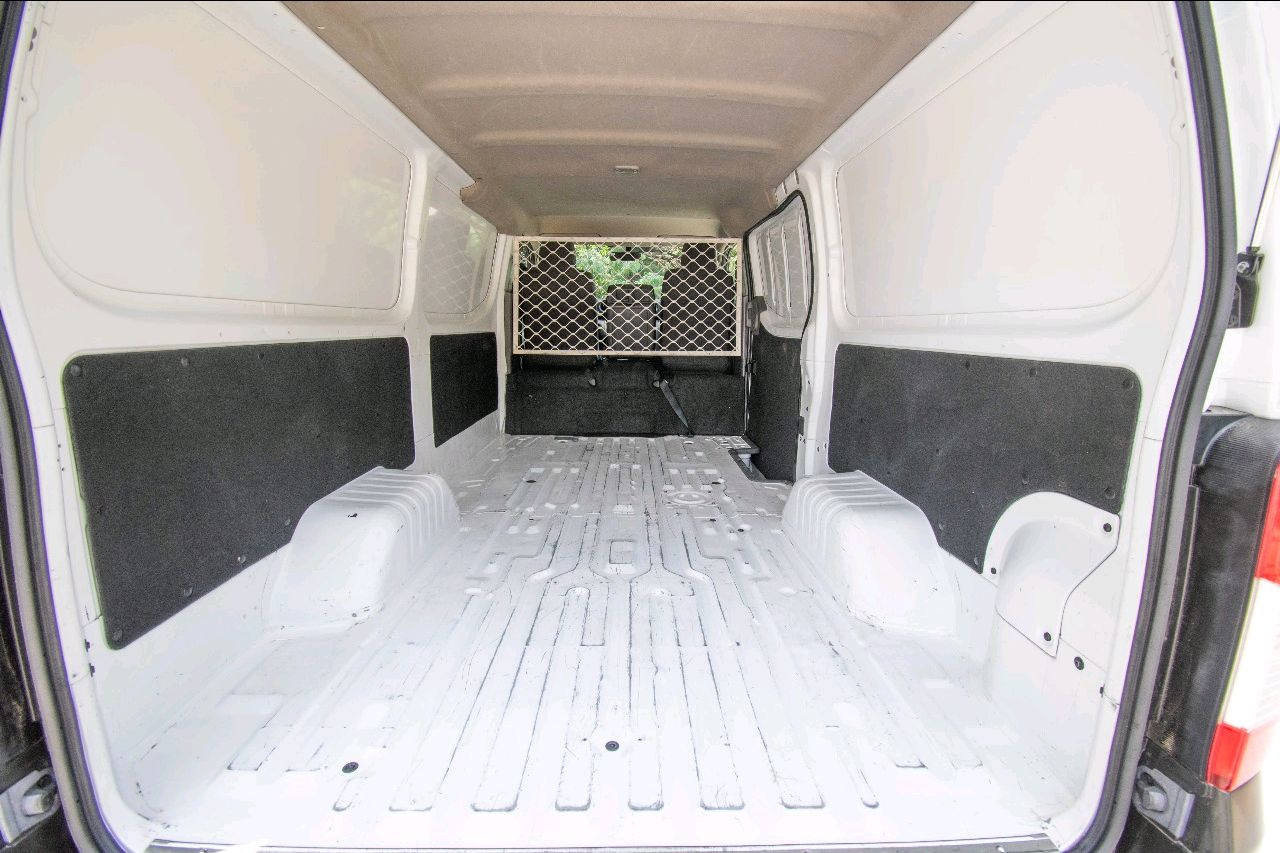 Nissan Urvan - Image 4