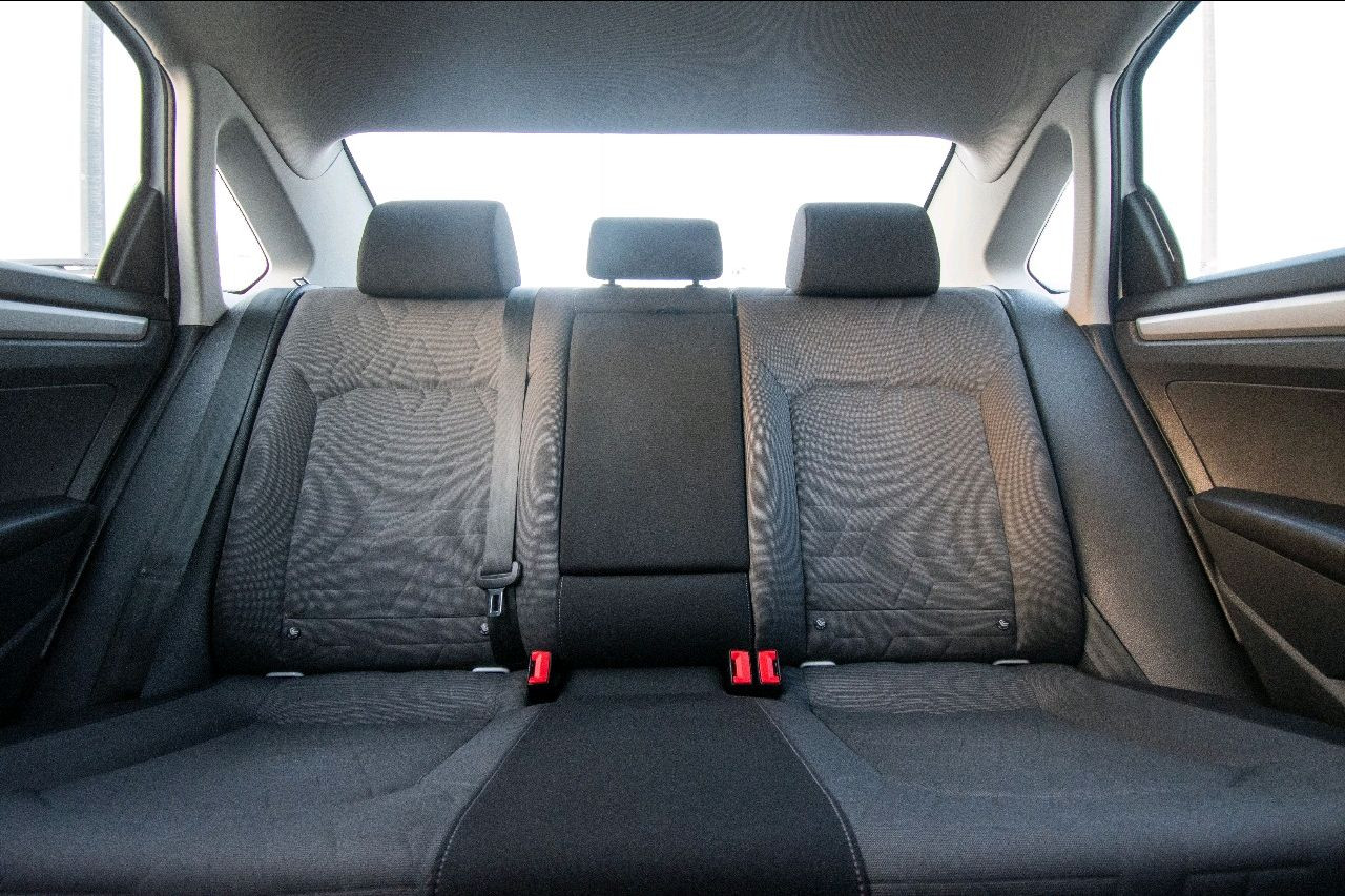 Volkswagen Passat - Image 4