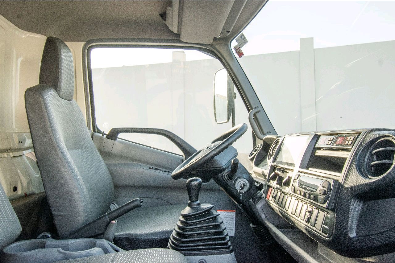 HINO 300 - Image 3