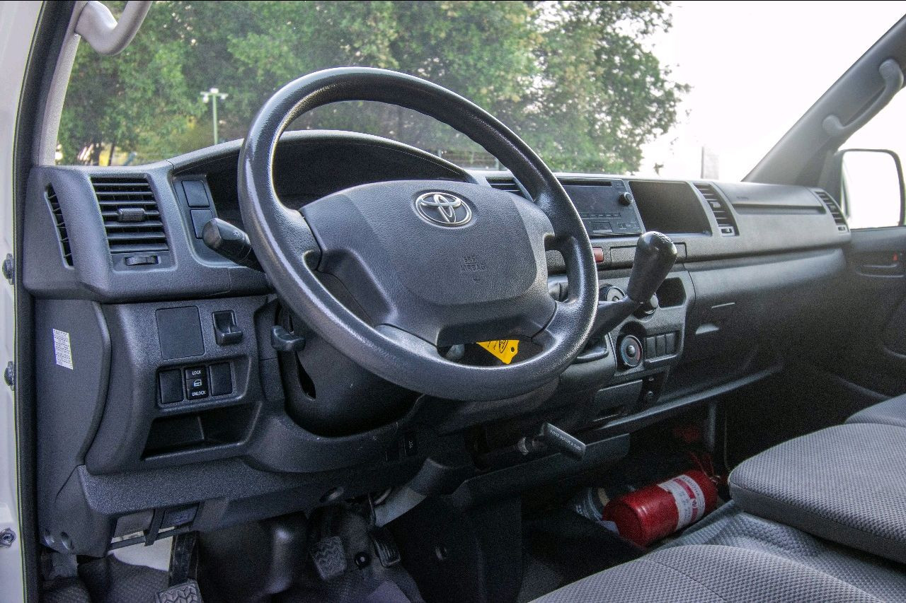 Toyota Hiace - Image 5