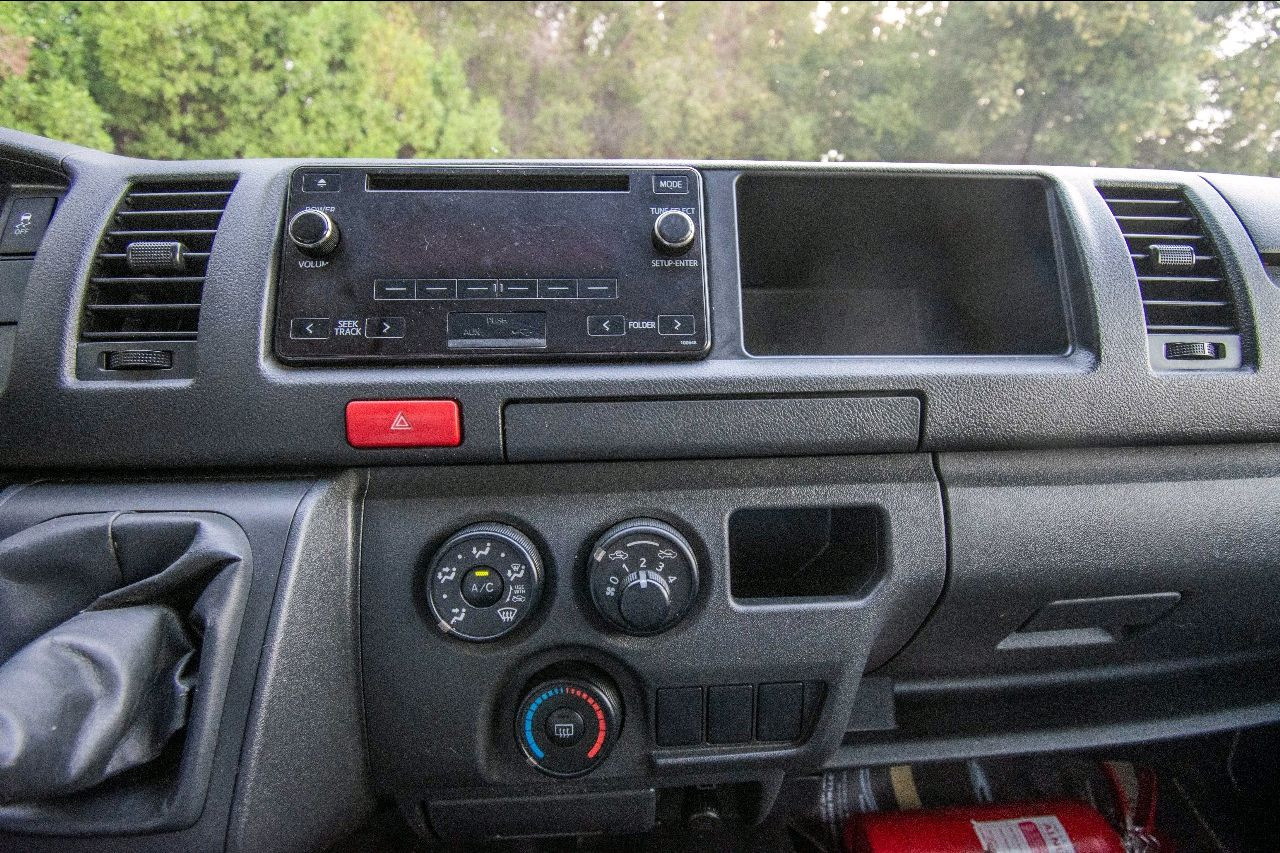 Toyota Hiace - Image 8