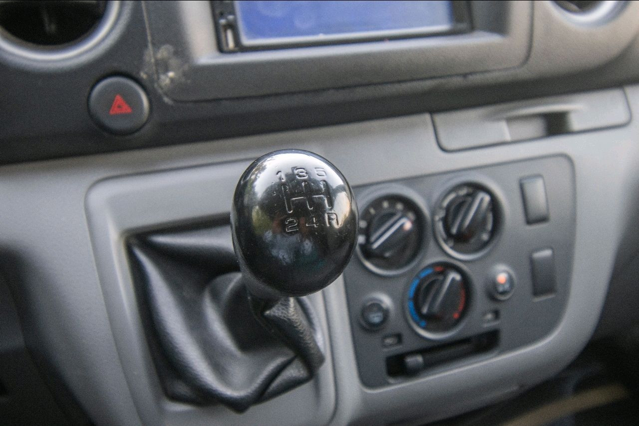 Nissan Urvan - Image 5
