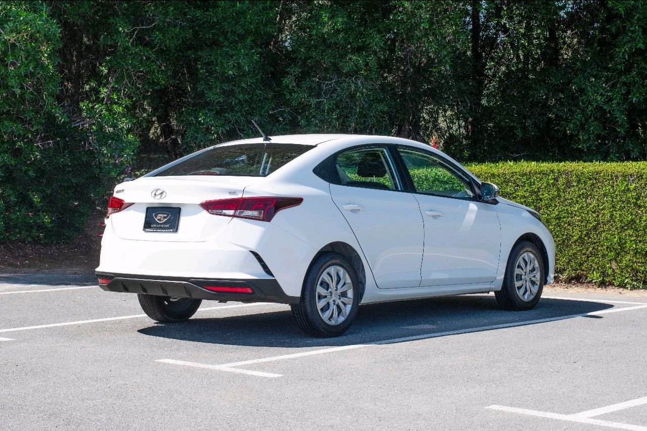 Hyundai Accent - Image 2