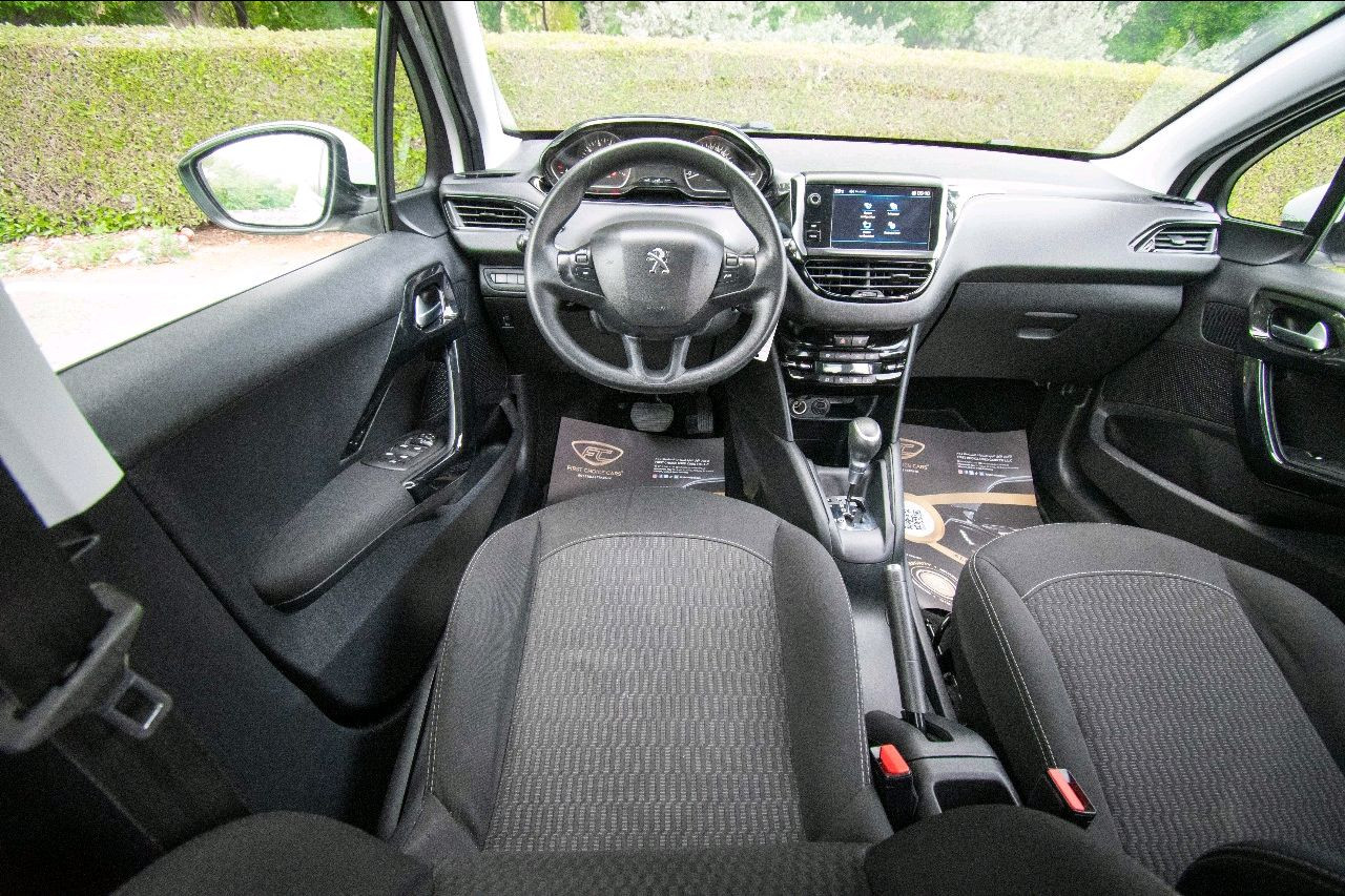 Peugeot 208 - Image 4