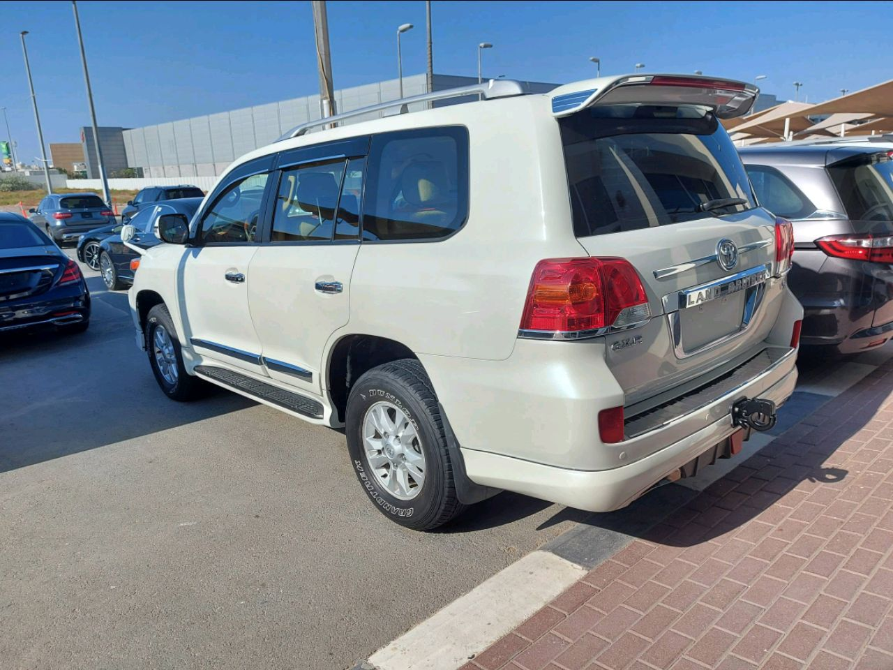Toyota Land Cruiser - Image 3