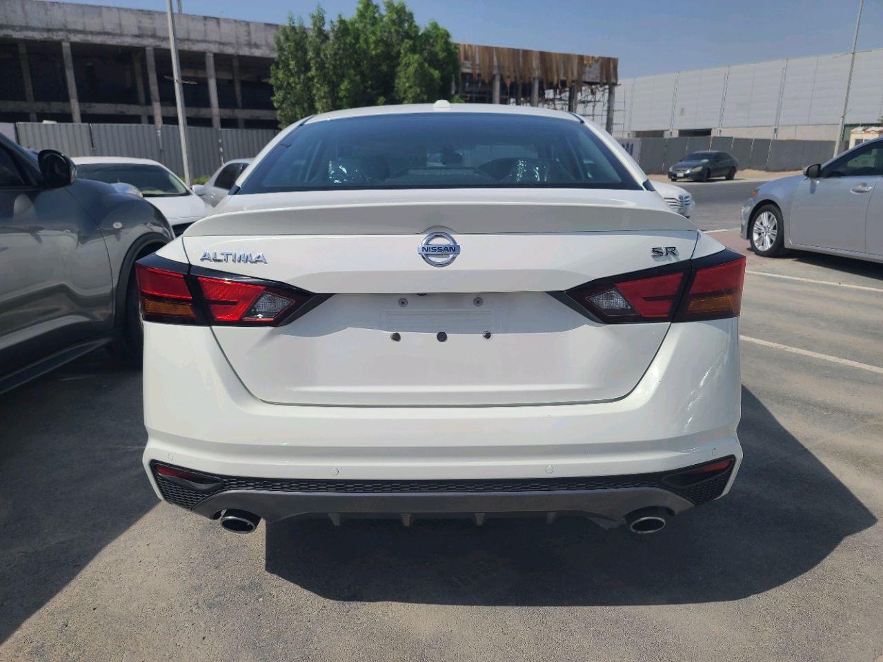 Nissan Altima - Image 12