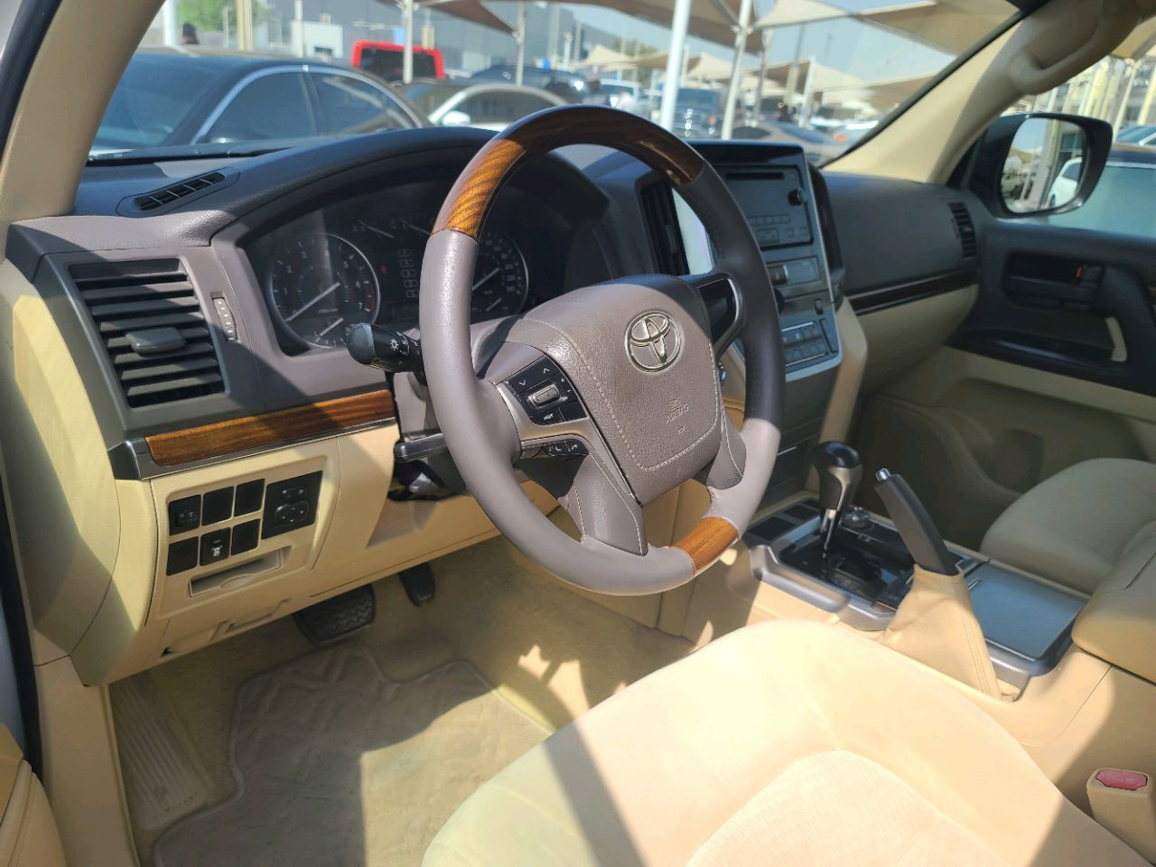 Toyota Land Cruiser - Image 7