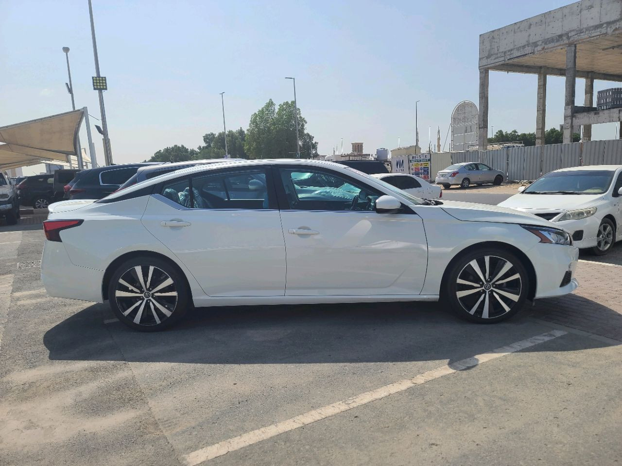 Nissan Altima - Image 10
