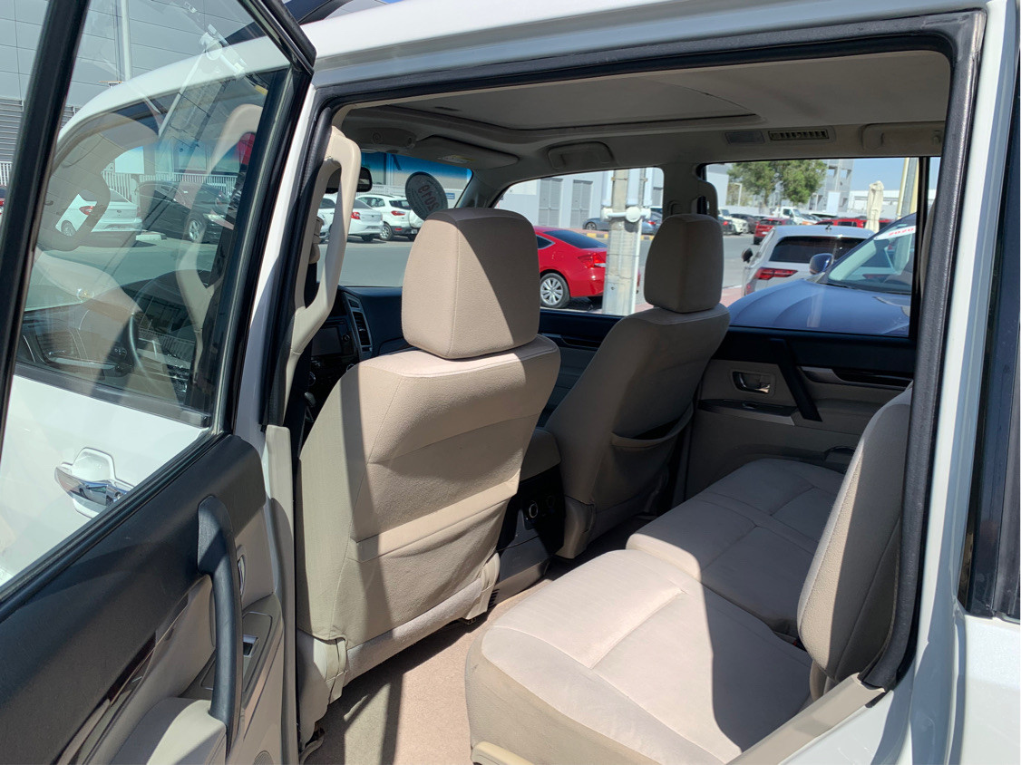 Mitsubishi Pajero - Image 8