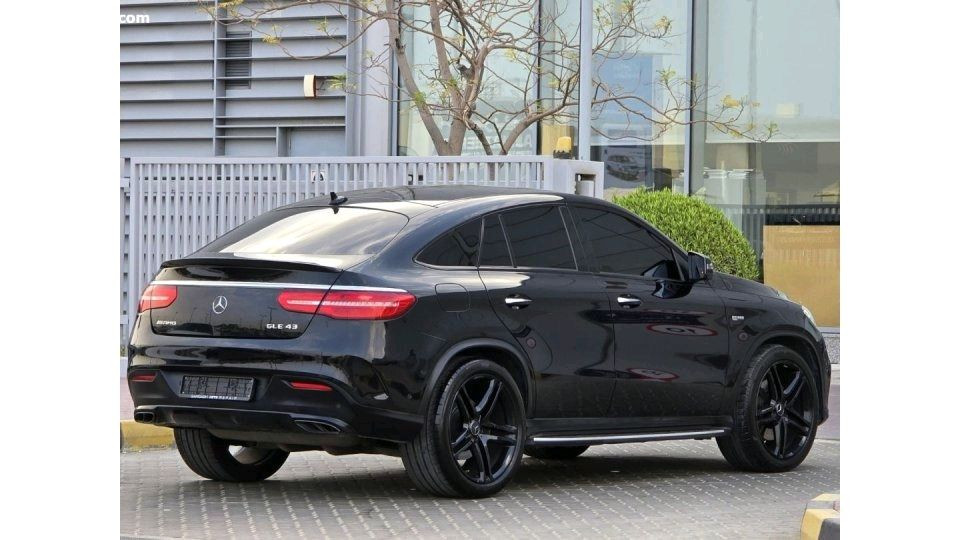 Mercedes Benz GLE SUV - Image 9