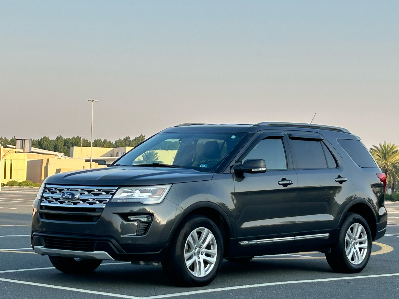 Ford Explorer - Image 4