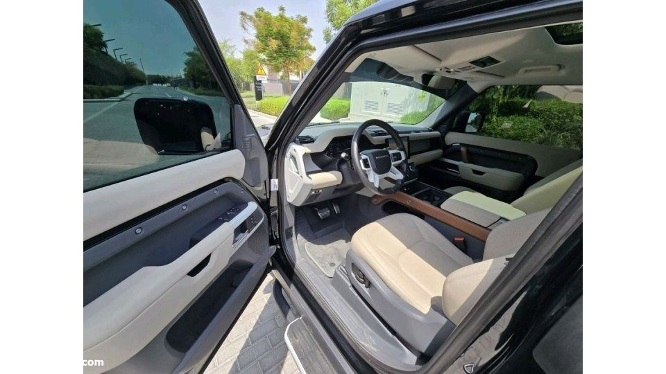 Land Rover Defender - Image 6