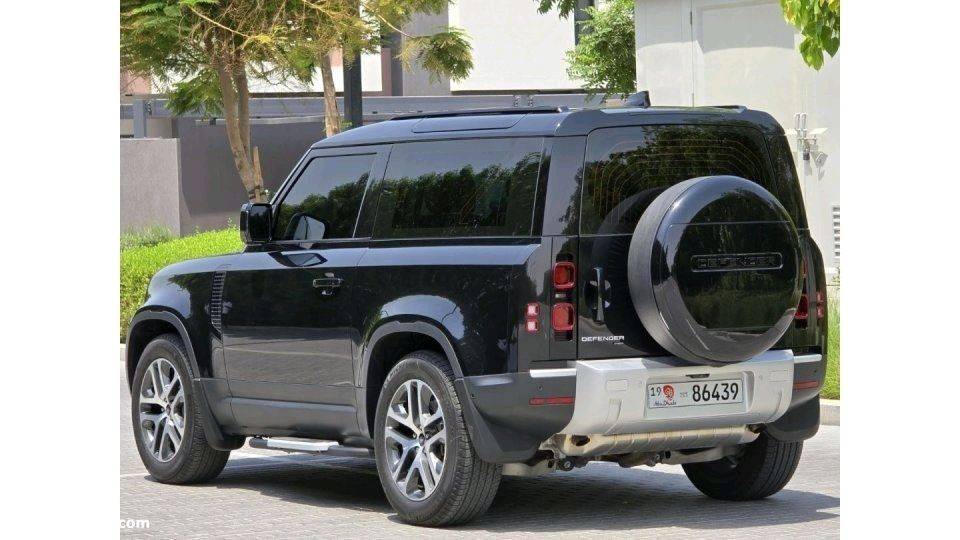 Land Rover Defender - Image 18