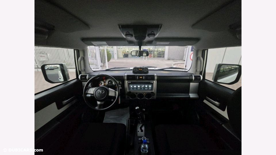 Toyota FJ Cruiser - Image 10