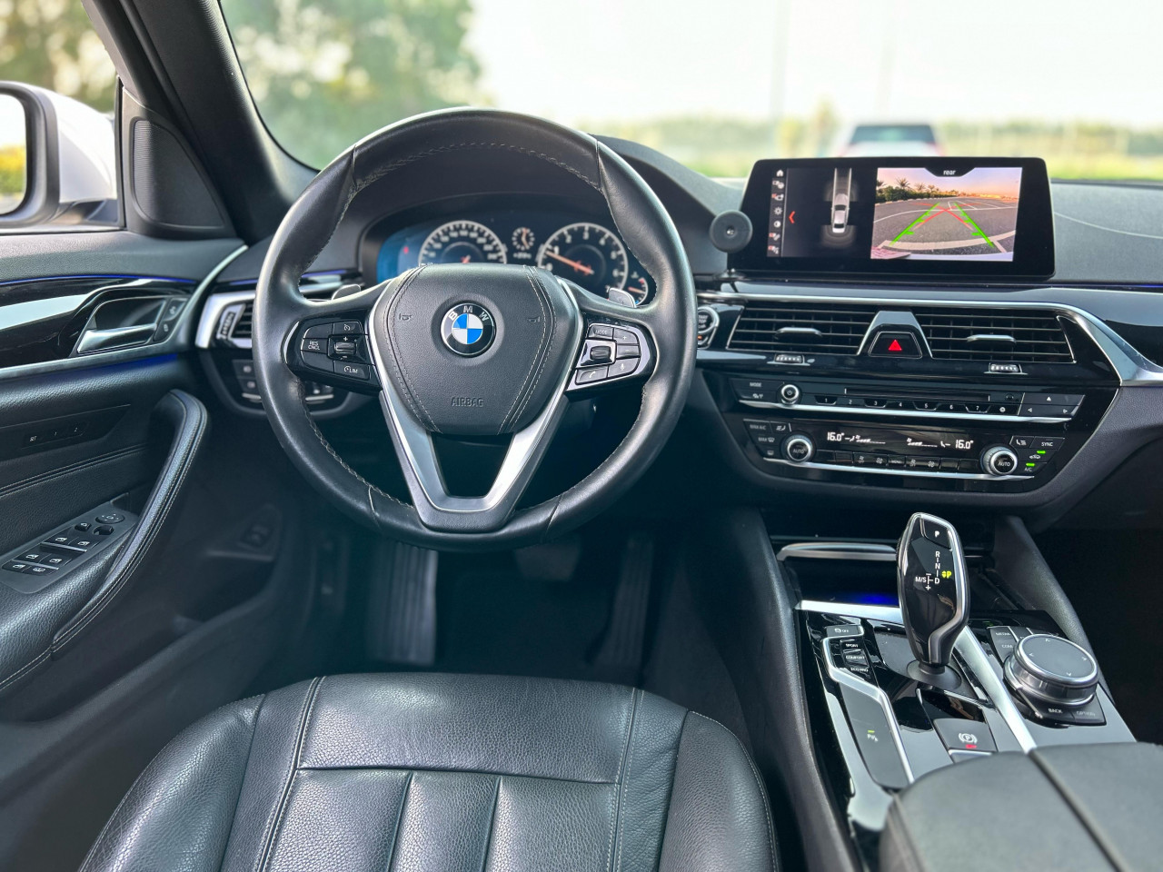 BMW 5-Series - Image 8