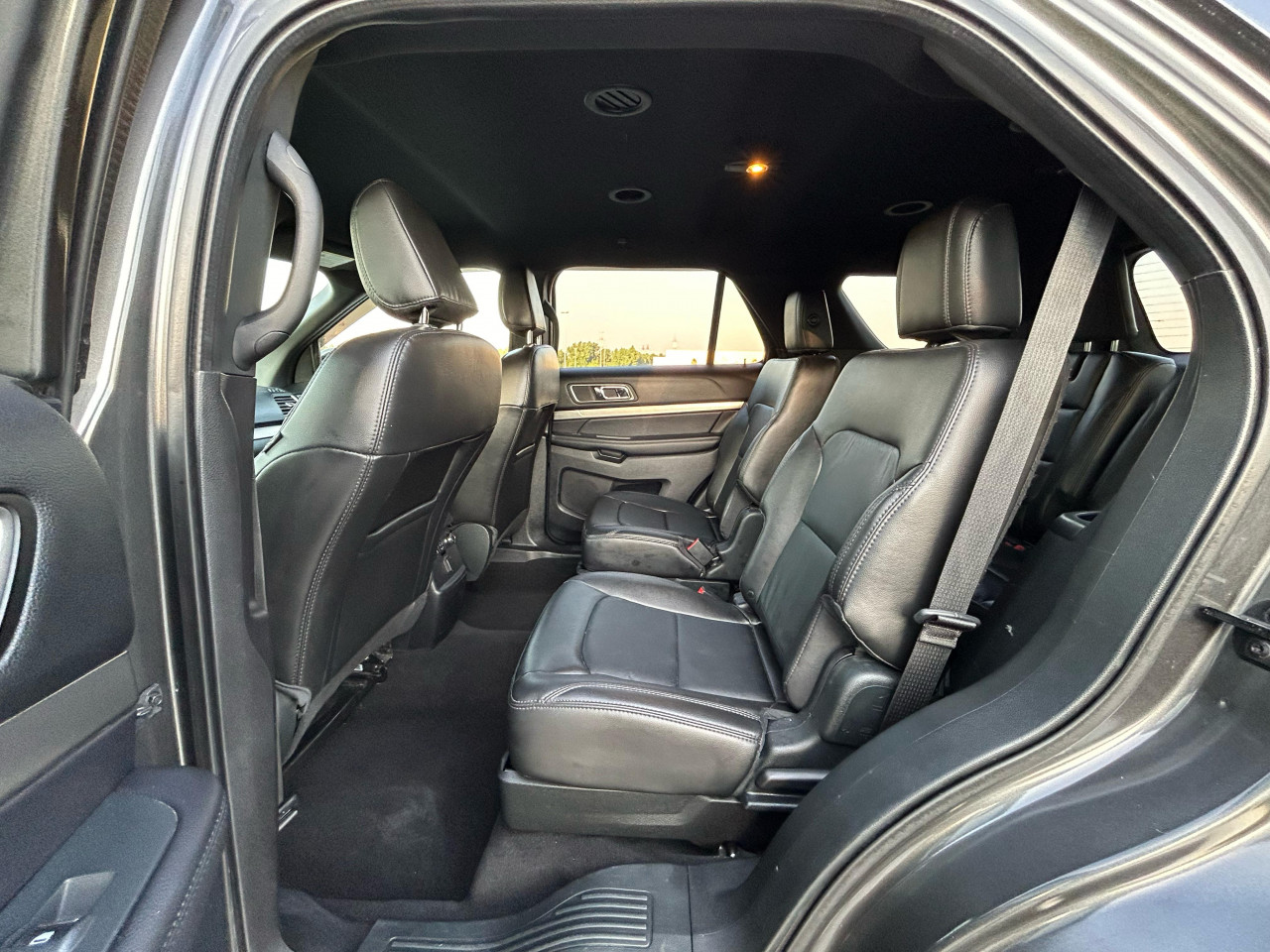 Ford Explorer - Image 11