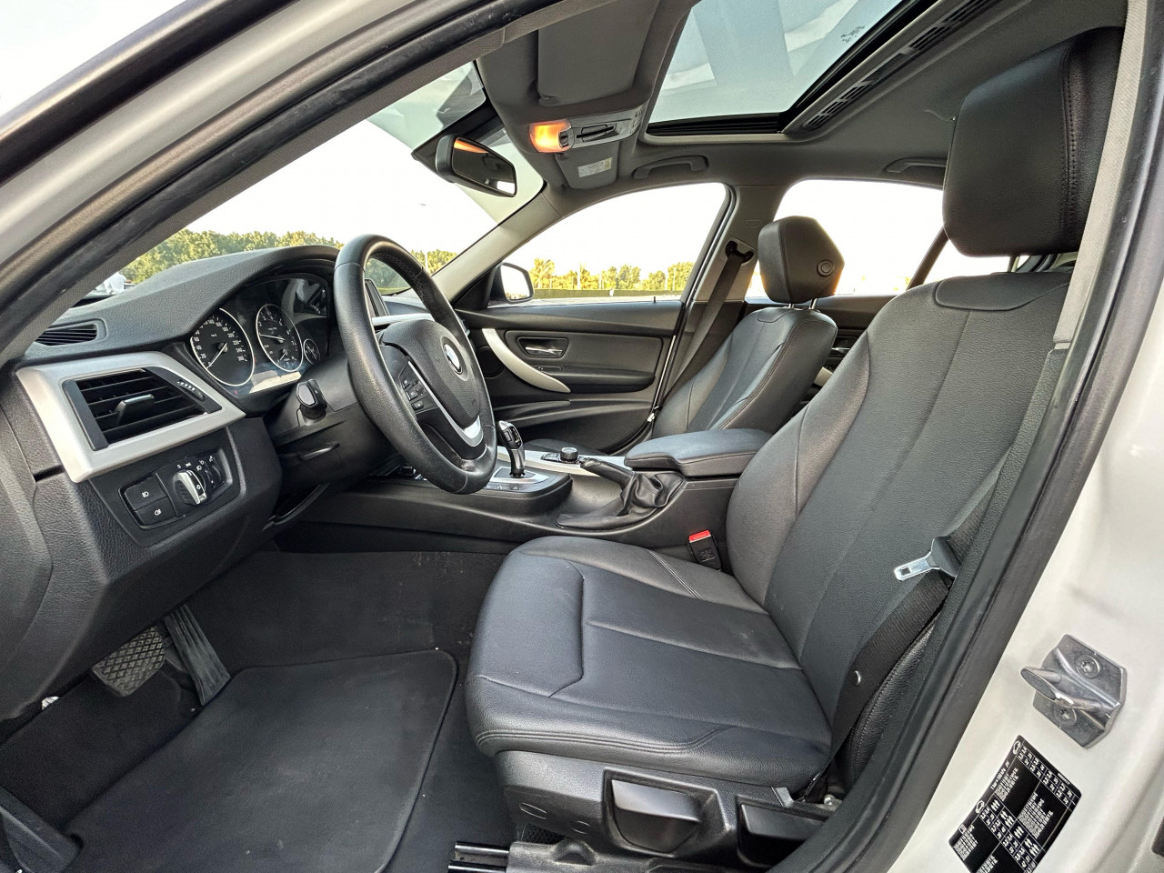 BMW 3-Series - Image 9