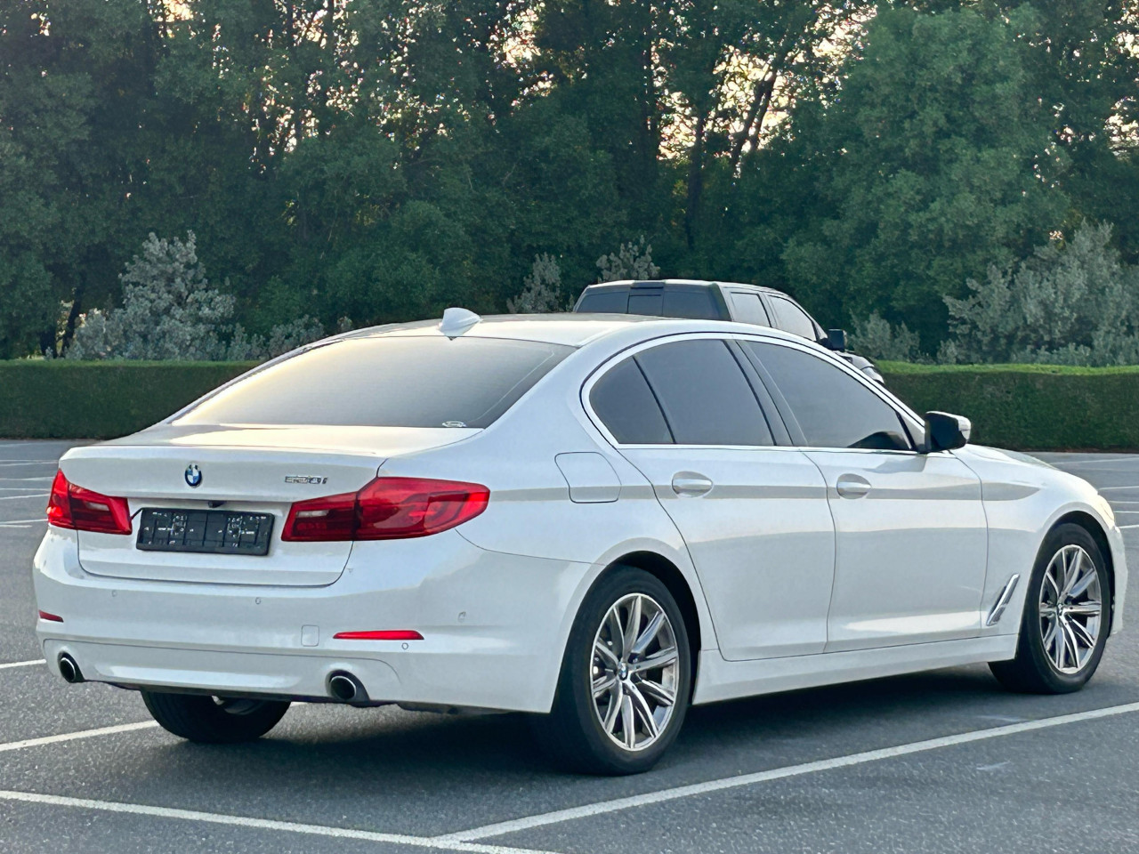 BMW 5-Series - Image 4