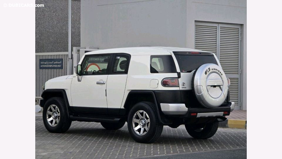 Toyota FJ Cruiser - Image 8