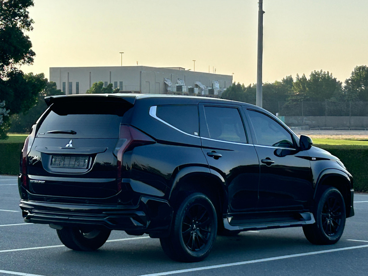 Mitsubishi Montero sport - Image 7