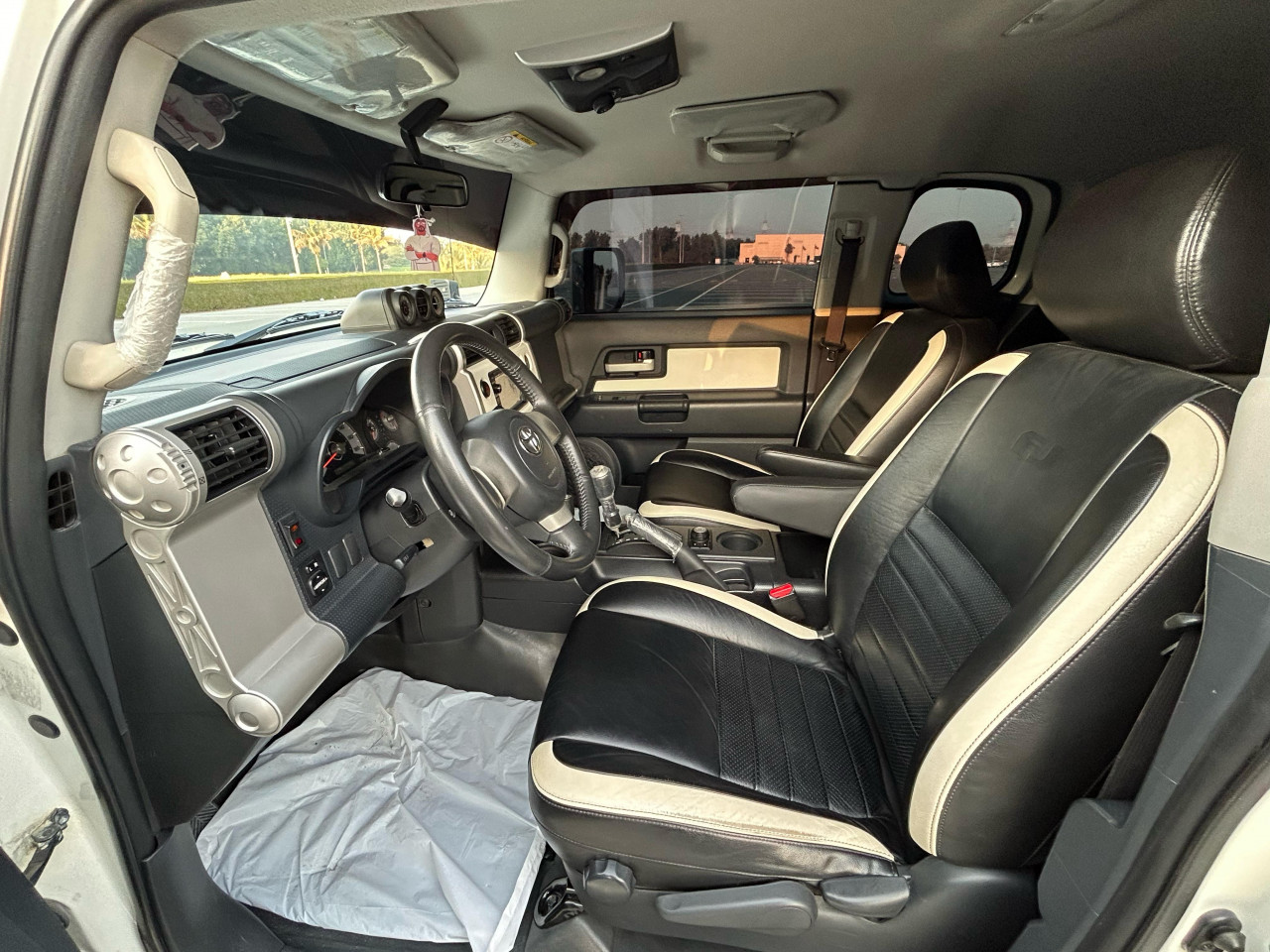 Toyota FJ Cruiser - Image 9